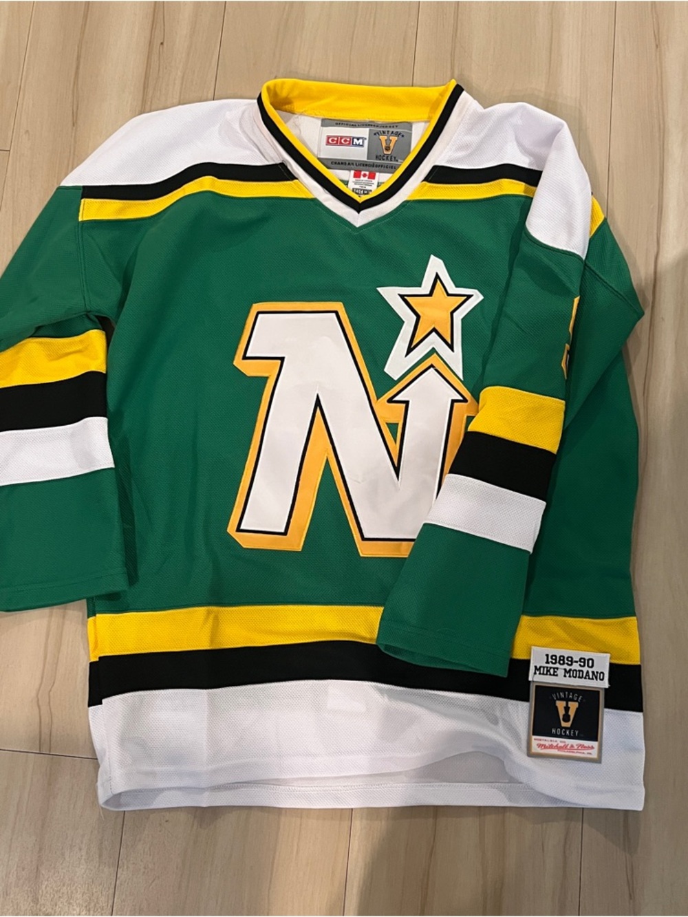 Minnesota North Stars Replica Jersey - Mike Modano, CCM. Size 46